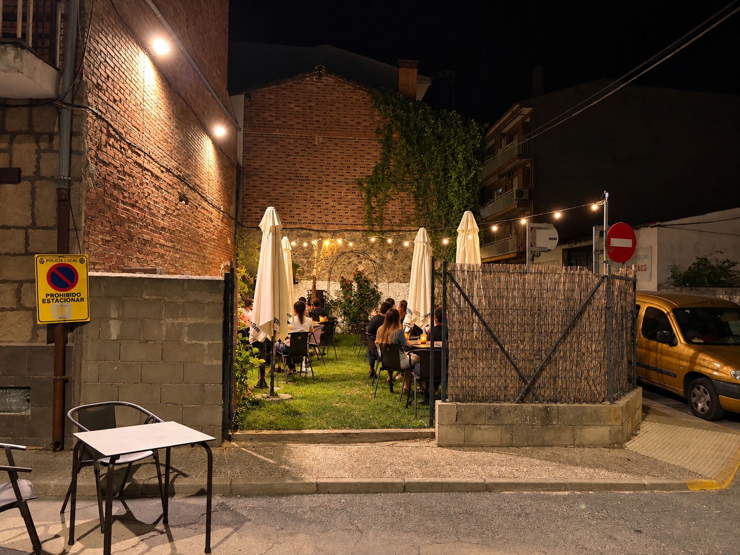 Terraza de Cervecería El Gallo